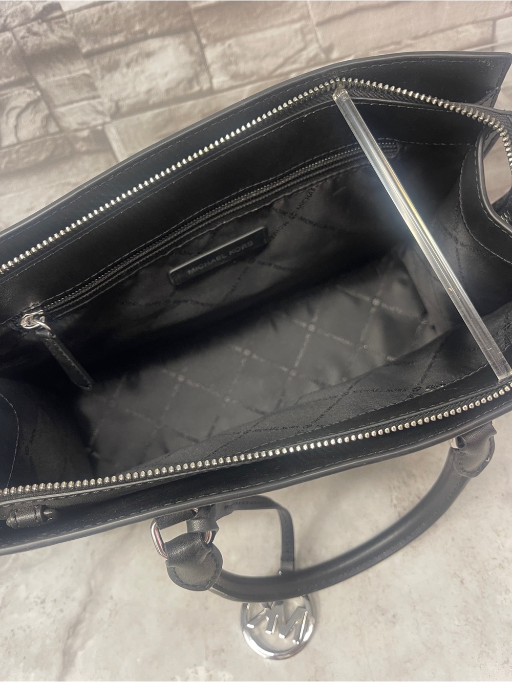 Michael Kors Sheila Medium Signature Logo Satchel & Matching Wallet Black Ombre - Picture 5 of 12